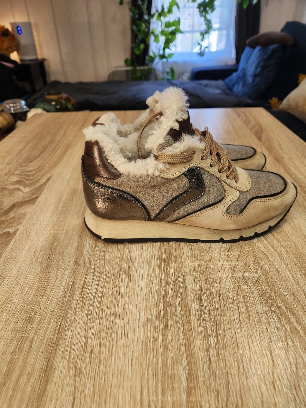 Voile Blanche Julia Sneakers in a beige and felt finish